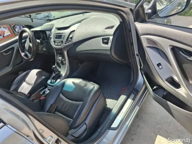 Hyundai Avante 2014 · 1.6 AT