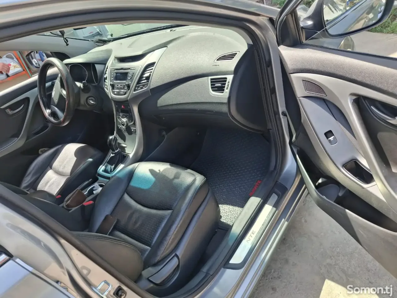 Hyundai Avante 2014 · 1.6 AT