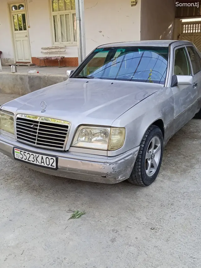 Mercedes-Benz W124 1993 · 1.6 MT