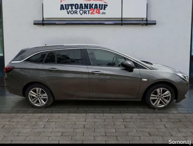 Opel Astra K 2020 · 1.2 MT