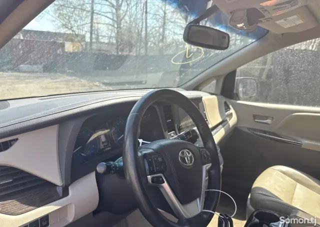 Toyota Sienna 2015 · 3.5 AT