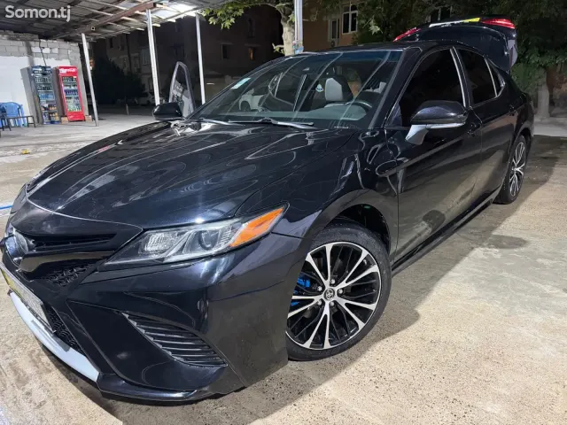 Toyota Camry 2018 · 2.5 AT