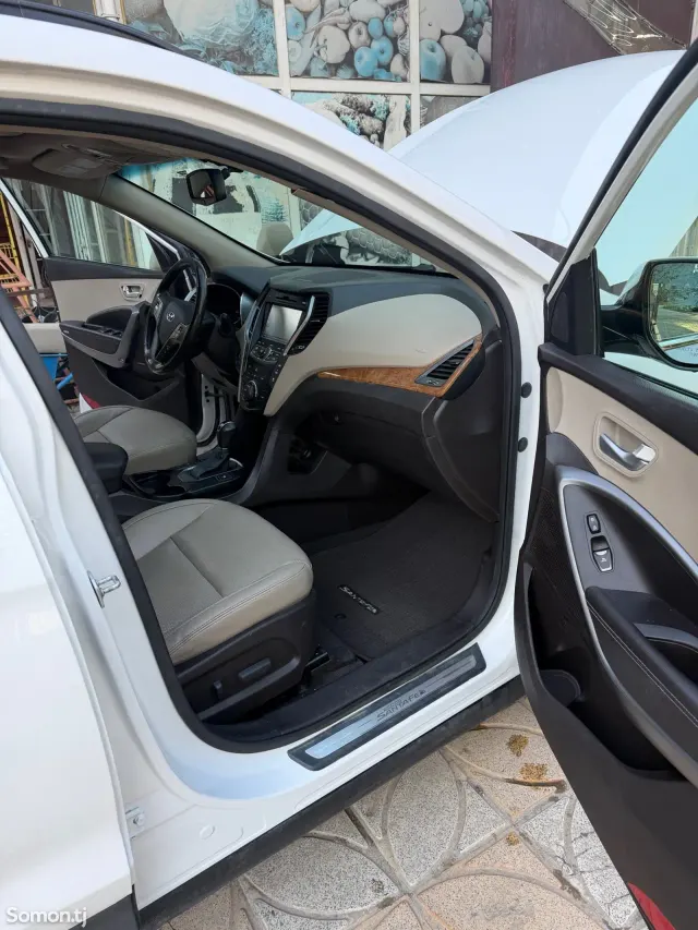 Hyundai Santa Fe 2015 · 3.3 AT