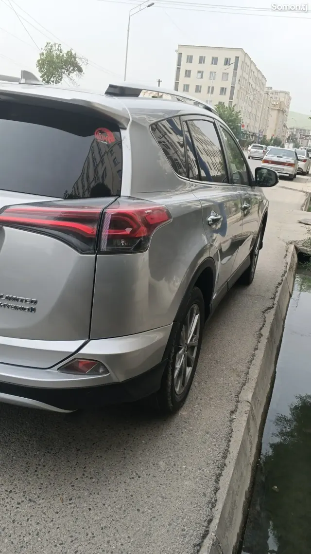 Toyota RAV 4 2017 · 2.4 AT