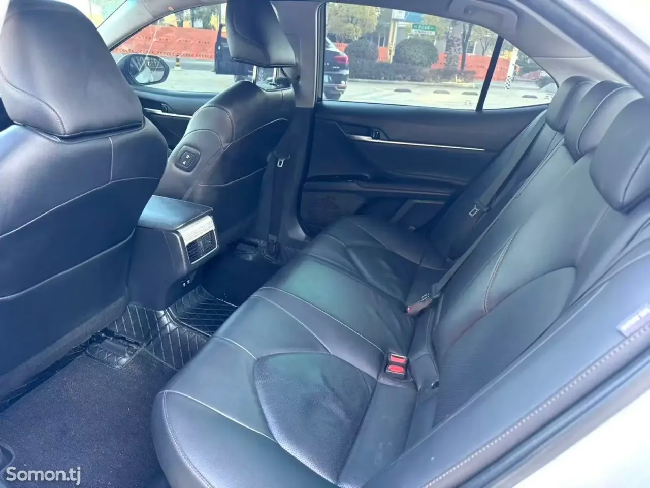 Toyota Camry 2019 · 2.5 AT