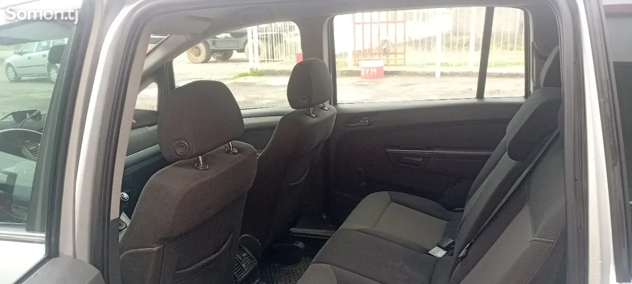 Opel Zafira 2006 · 1.8 MT