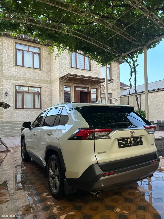 Toyota RAV 4 2019 · 2.5 AT