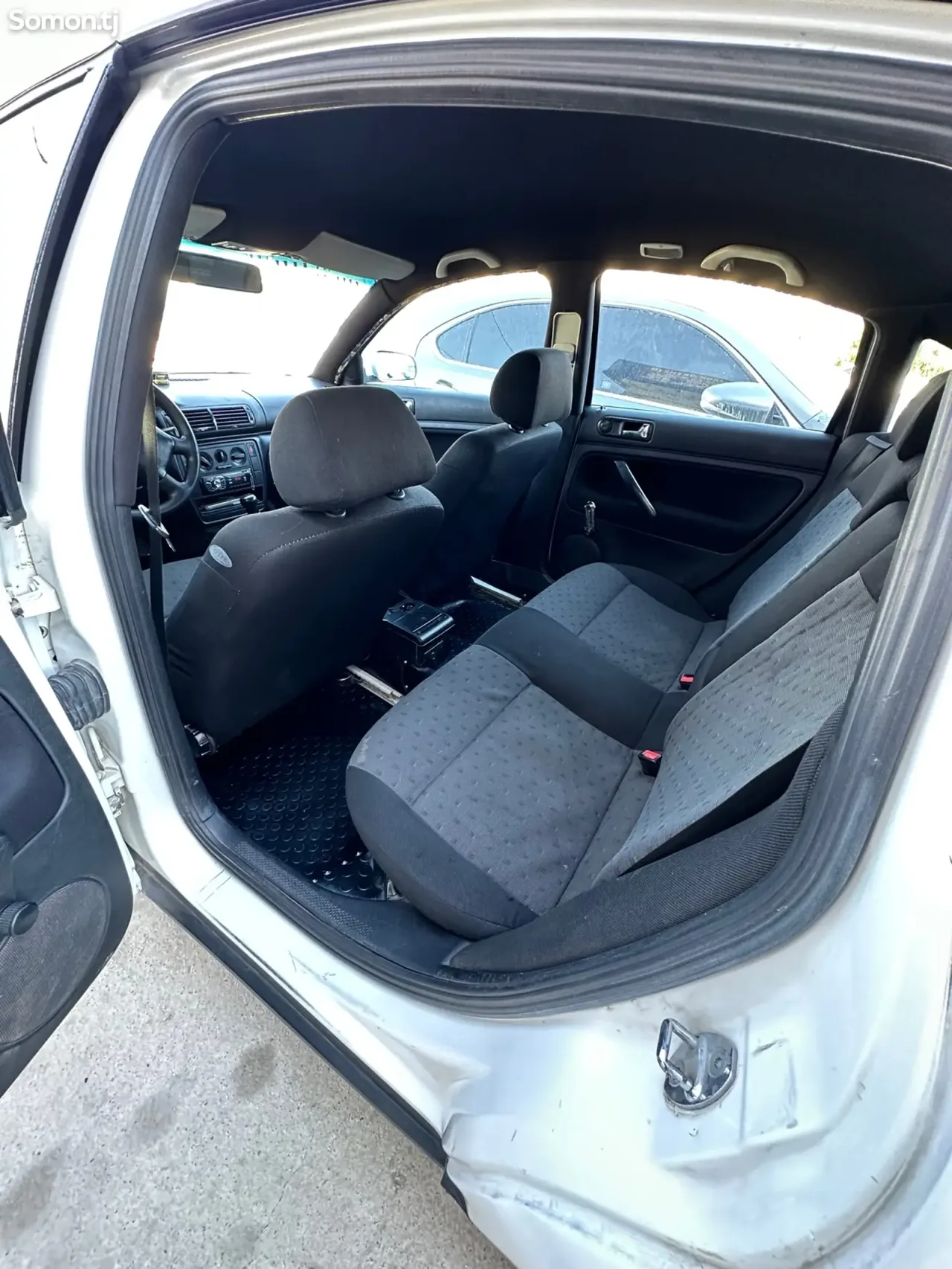 Volkswagen Passat 1997 · 1.6 MT