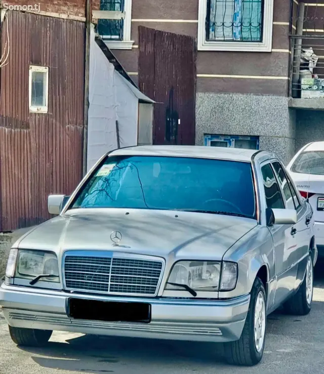 Mercedes-Benz W124 1995 · 2.5 MT