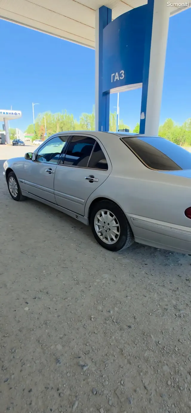 Mercedes-Benz E class 2000 · 2.0 AT