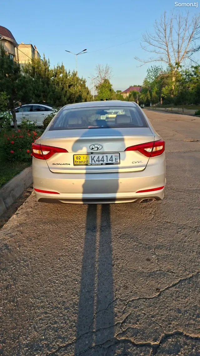 Hyundai Sonata 2015 · 2.0 AT