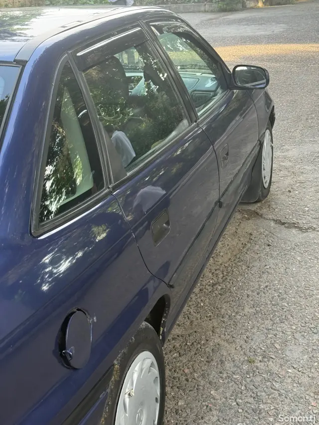 Opel Astra F 1995 · 1.6 MT