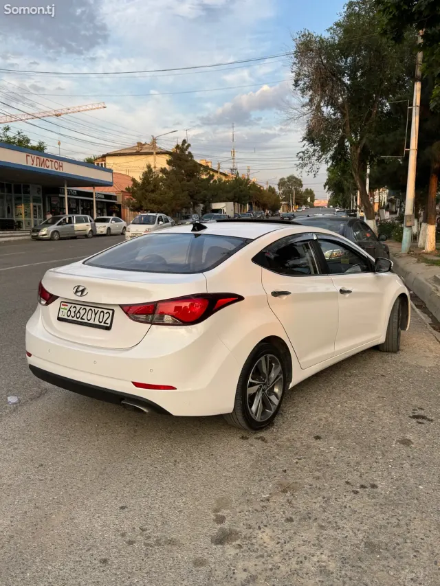 Hyundai Avante 2015 · 1.6 AT