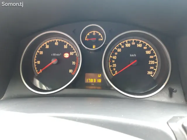 Opel Astra H 2008 · 1.6 MT