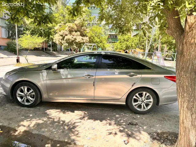 Hyundai Elantra 2010 · 2.0 AT