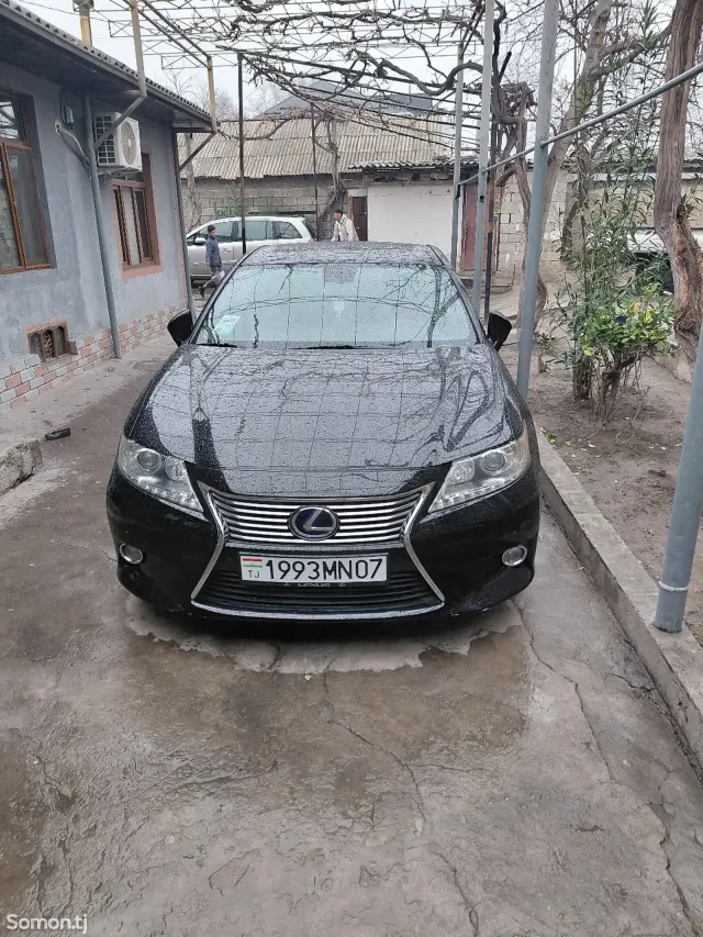 Lexus ES series 2014 · AT