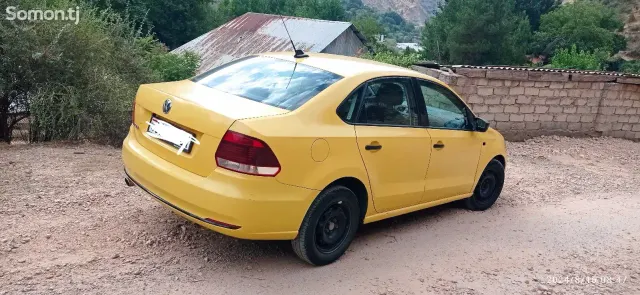 Volkswagen Polo 2018 · 1.6 MT
