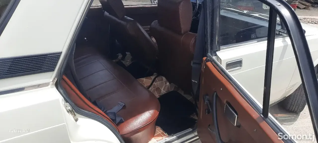 Lada (ВАЗ) 2105 1983 · 1.3 MT