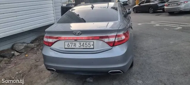 Hyundai Grandeur 2015 · 2.4 AT