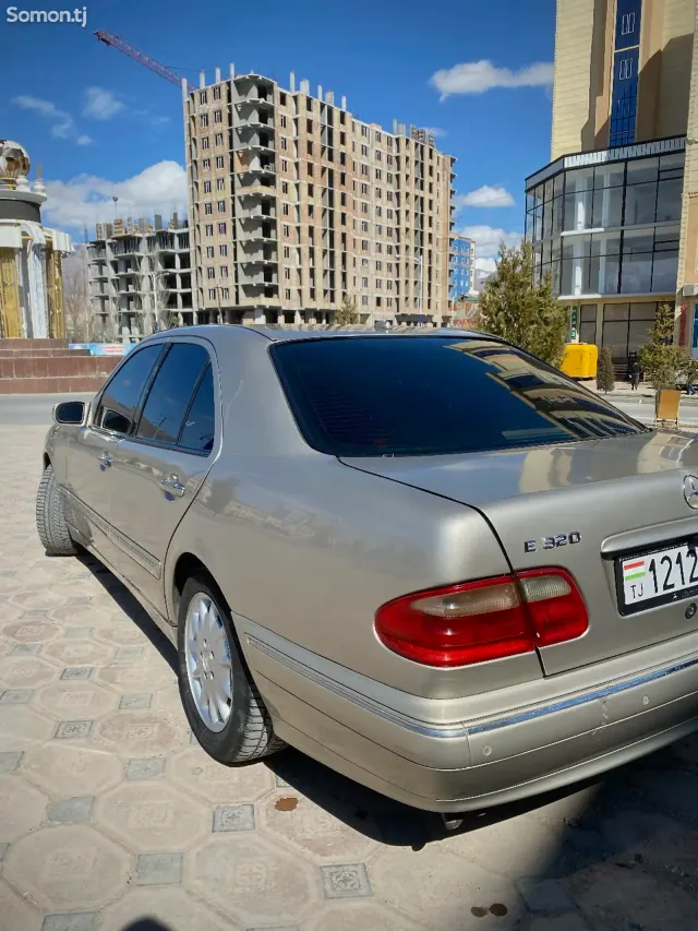 Mercedes-Benz E class 2000 · 3.2 AT