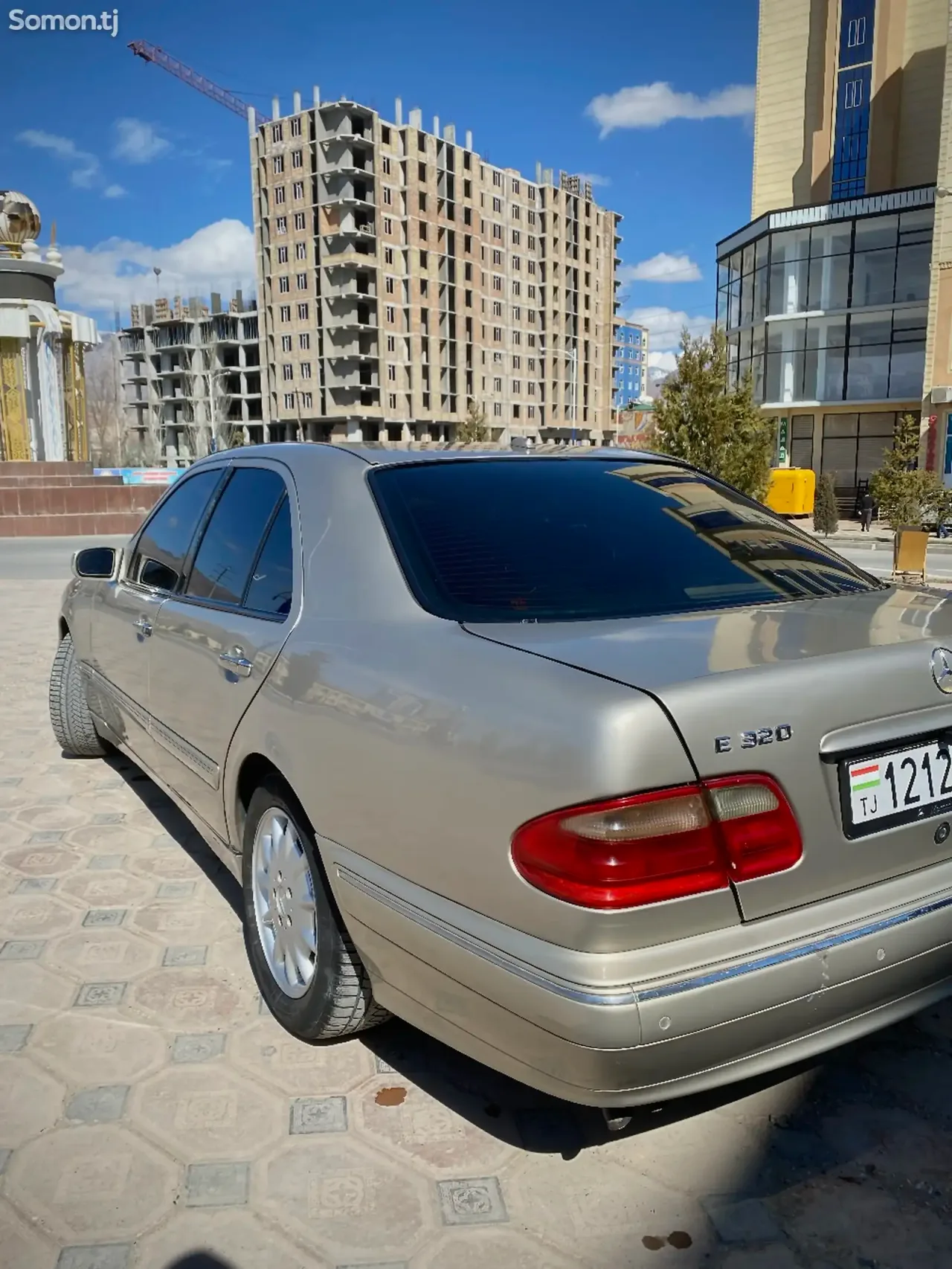 Mercedes-Benz E class 2000 · 3.2 AT