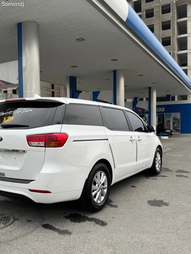 Kia Carnival 2015 · 2.2 AT