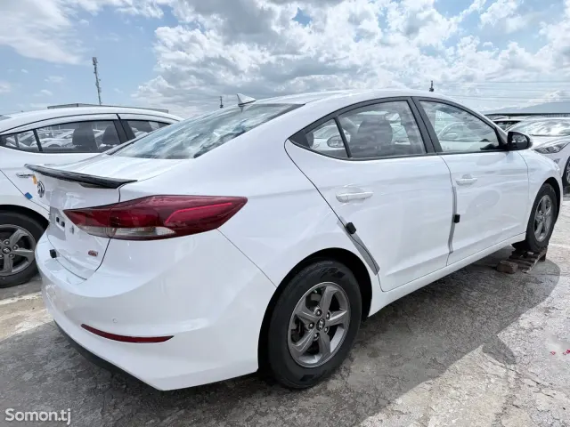 Hyundai Avante 2016 · 1.6 AT