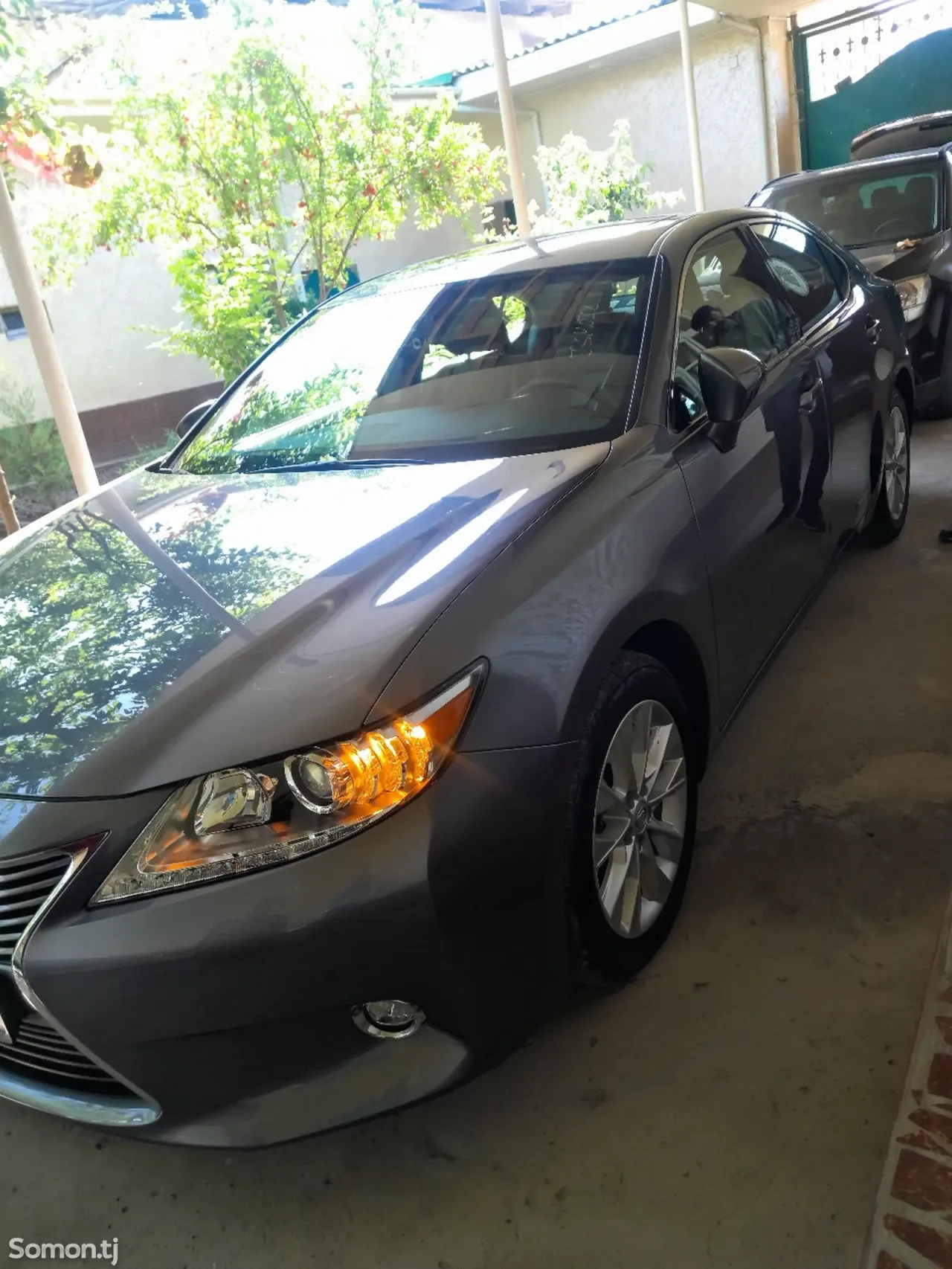 Lexus ES series 2015 · 2.5 AT