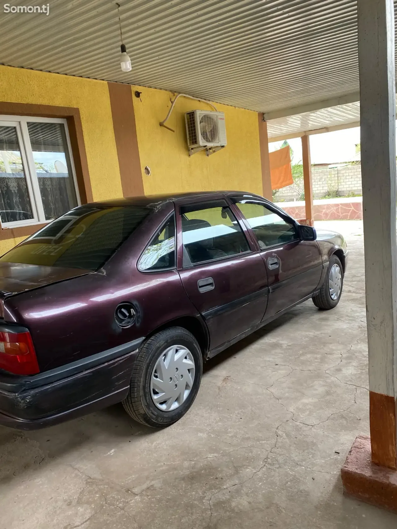 Opel Vectra A 1994 · 1.6 MT