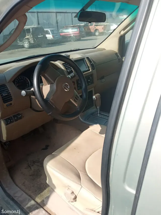 Nissan Pathfinder 2006 · 4.0 AT