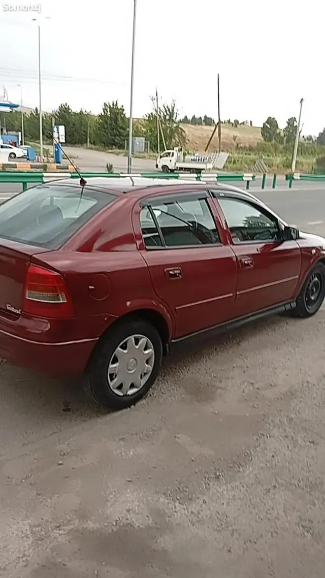 Opel Astra G 1999 · 1.6 MT