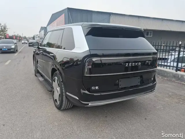 Zeekr 009 2025 · 4.0 AMT