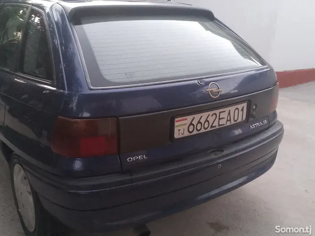 Opel Astra F 1998 · 1.8 MT