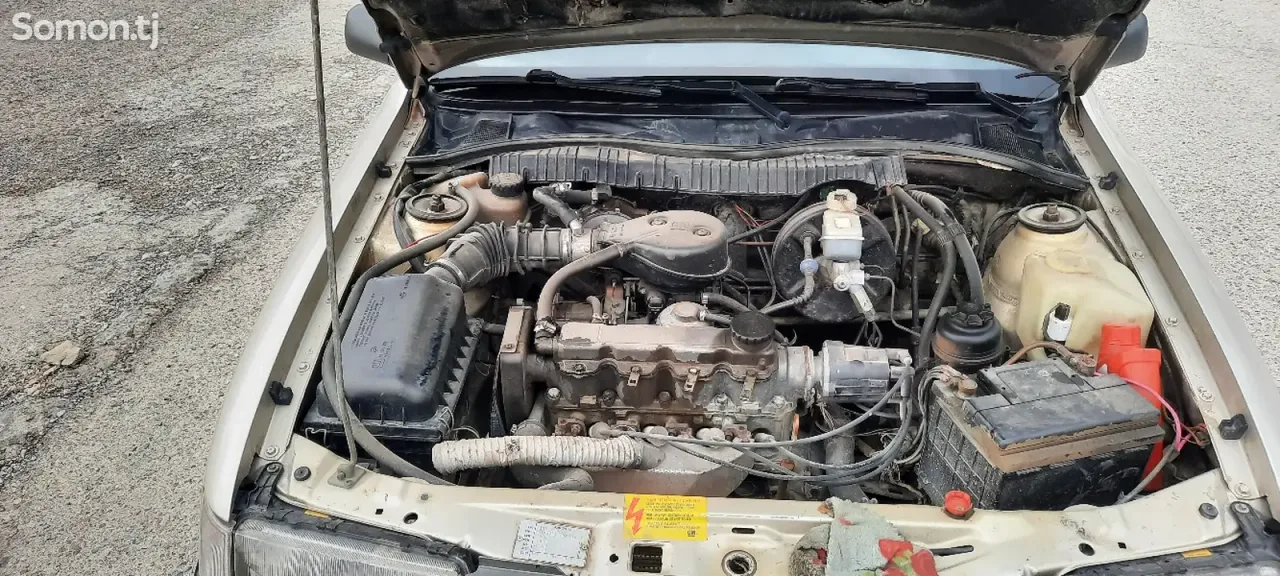 Opel Vectra A 1992 · 1.6 MT