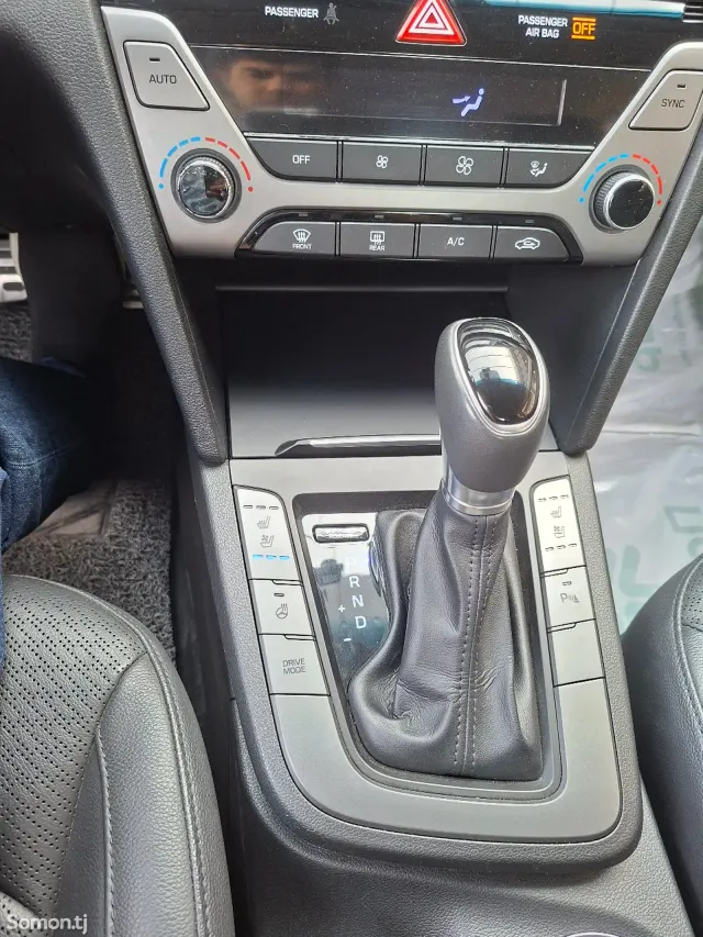 Hyundai Avante 2015 · 1.6 AT