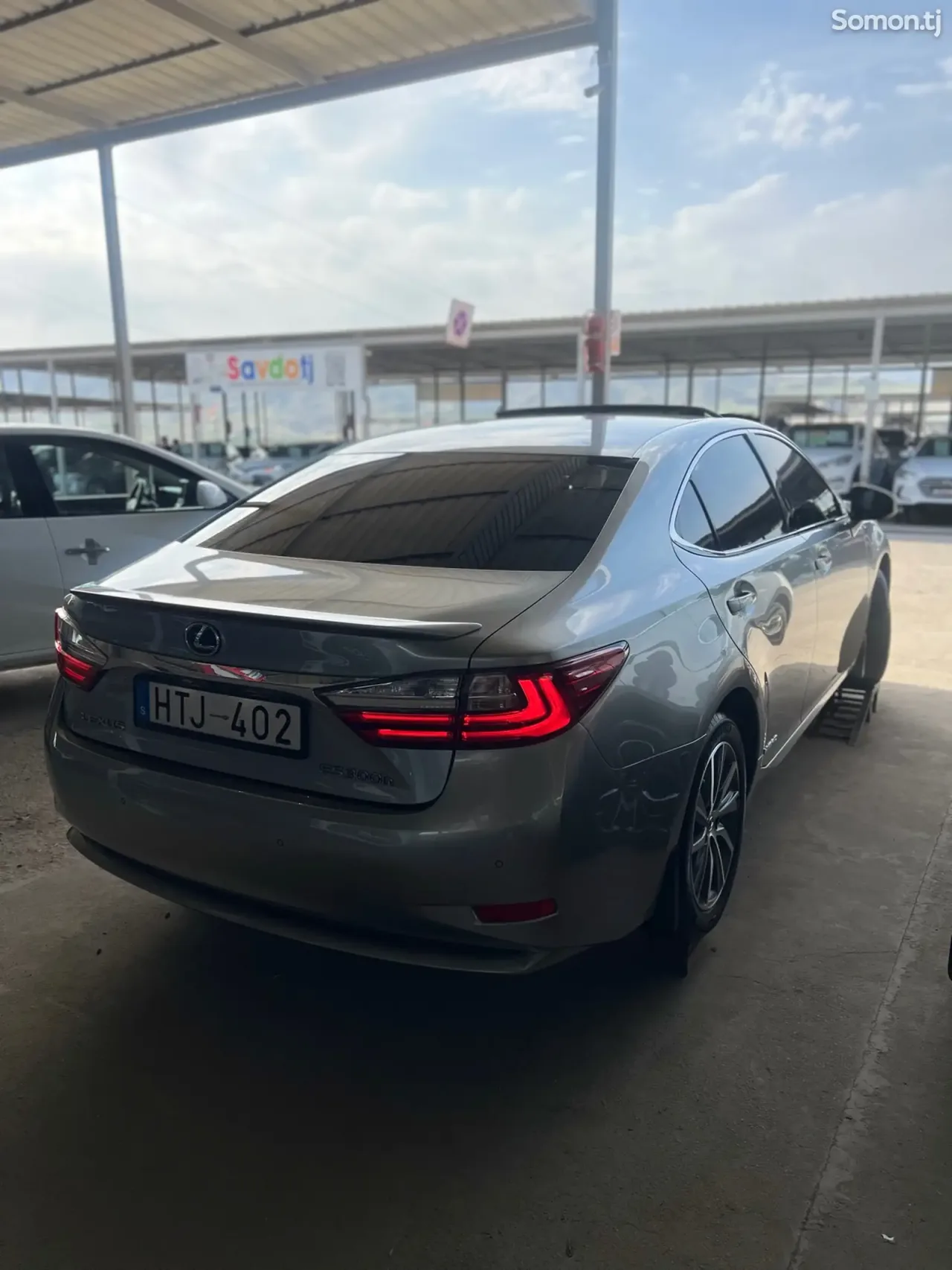 Lexus ES series 2017 · 3.0 AT