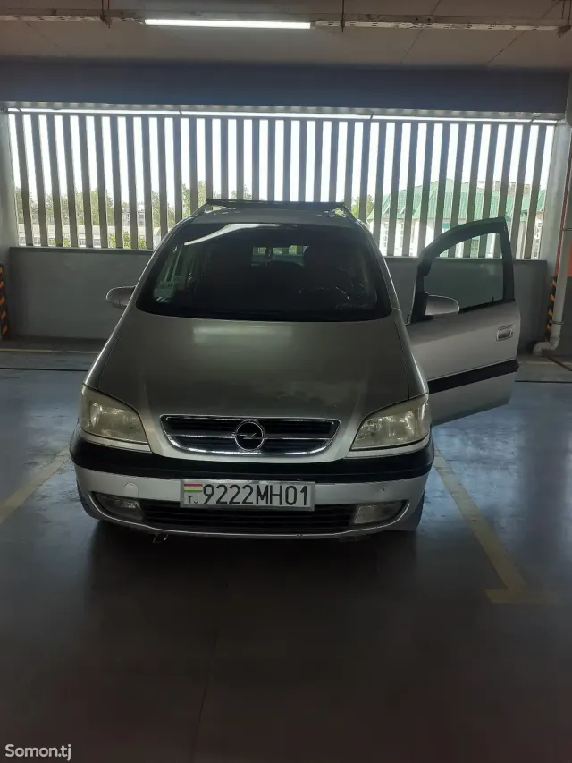 Opel Zafira 1999 · 1.8 MT