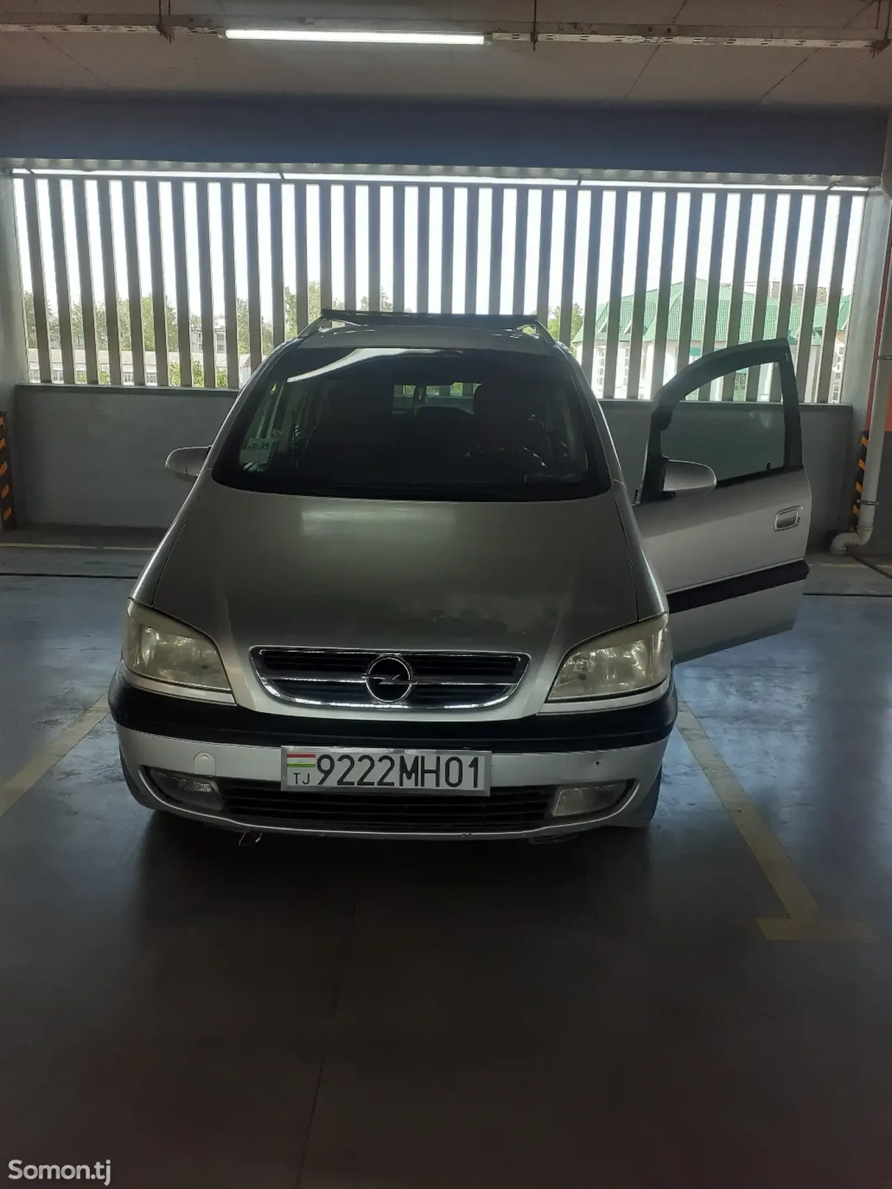 Opel Zafira 1999 · 1.8 MT
