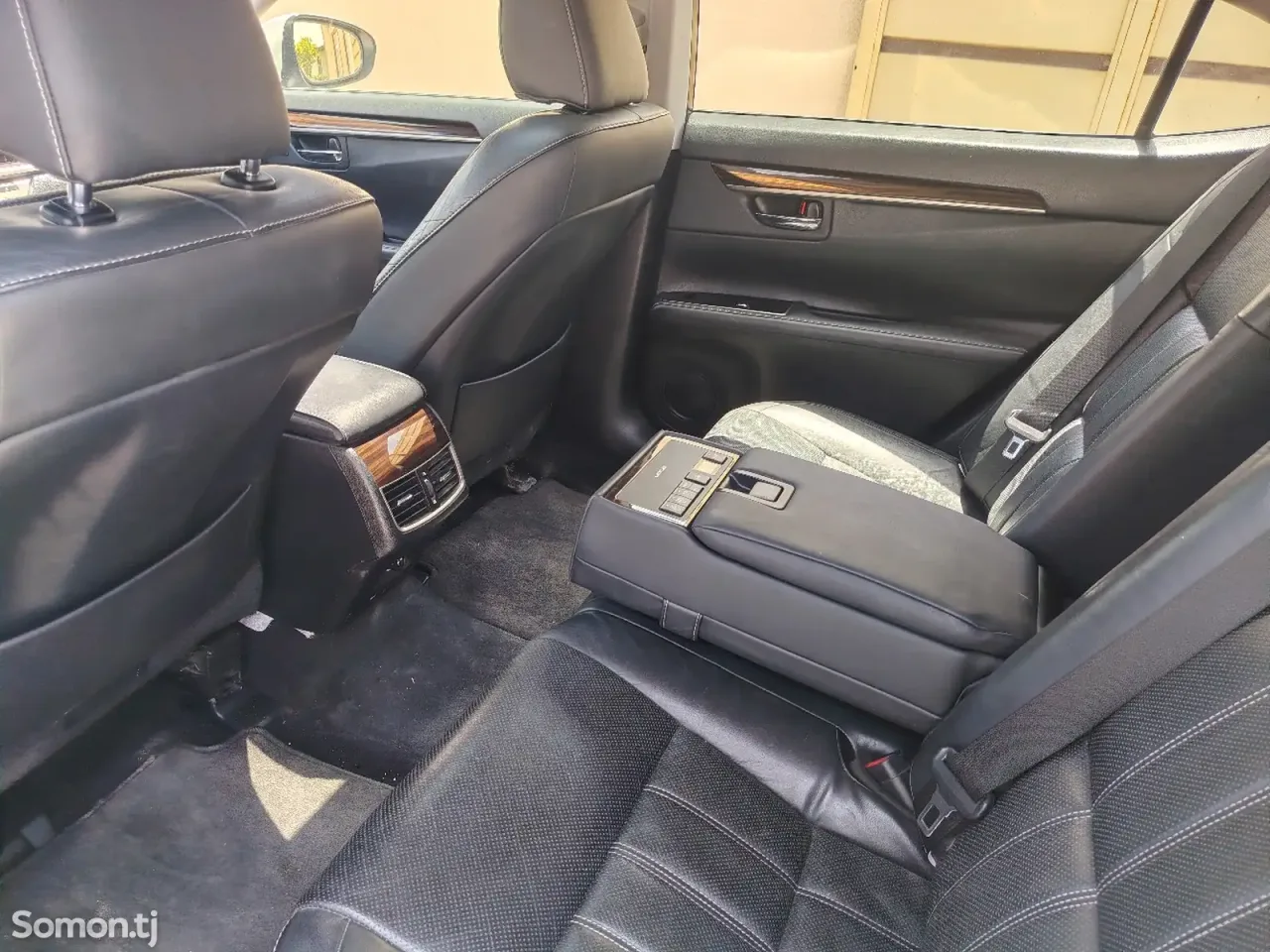 Lexus ES series 2016 · 2.5 AT