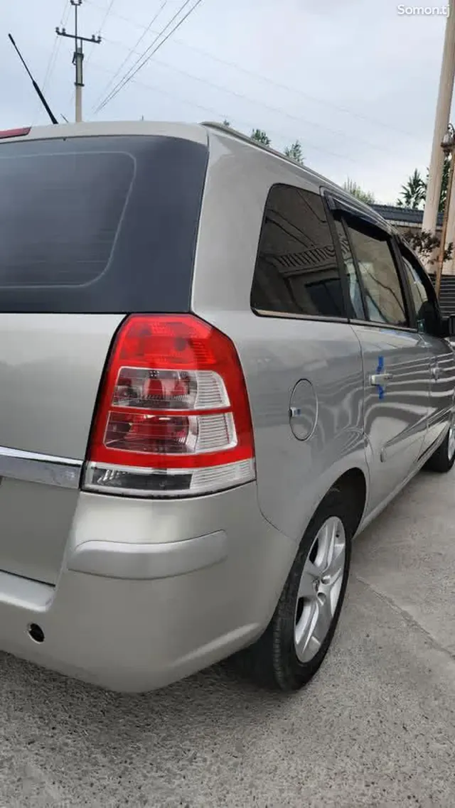 Opel Zafira 2009 · 1.8 MT