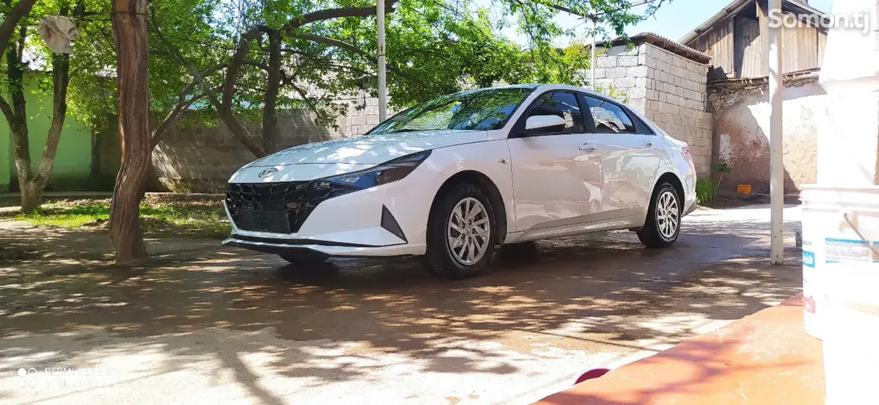 Hyundai Elantra 2022 · 1.6 AT
