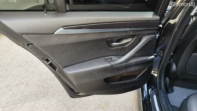 BMW 5 series 2015 · 2.0 AT