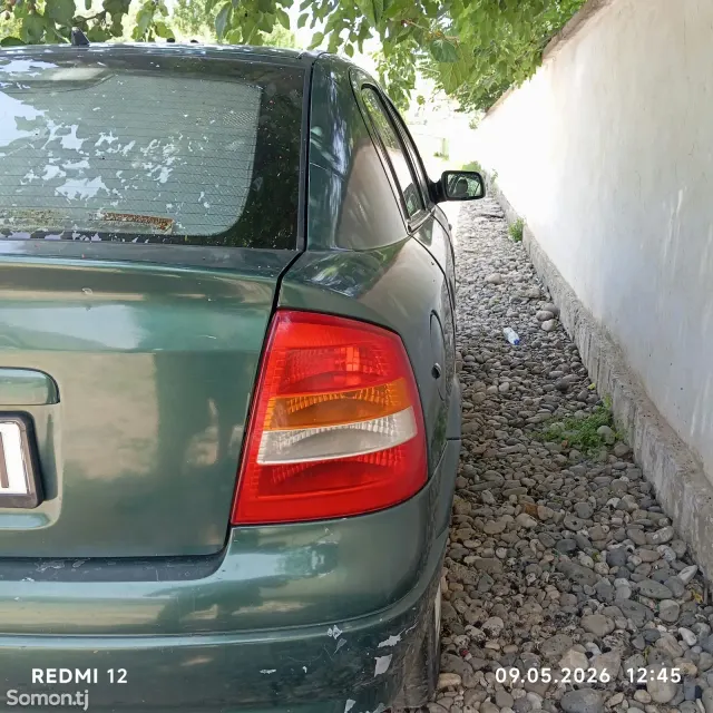 Opel Astra G 2000 · 1.6 MT