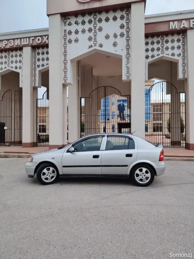 Opel Astra G 1998 · 1.6 MT