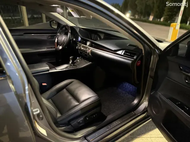 Lexus ES series 2016 · 3.0 AT