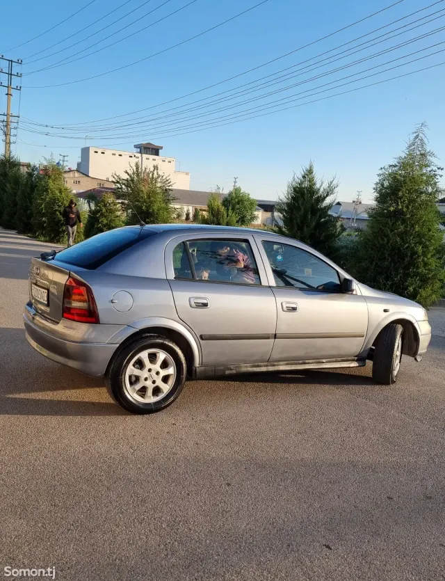 Opel Astra G 2001 · 1.6 MT