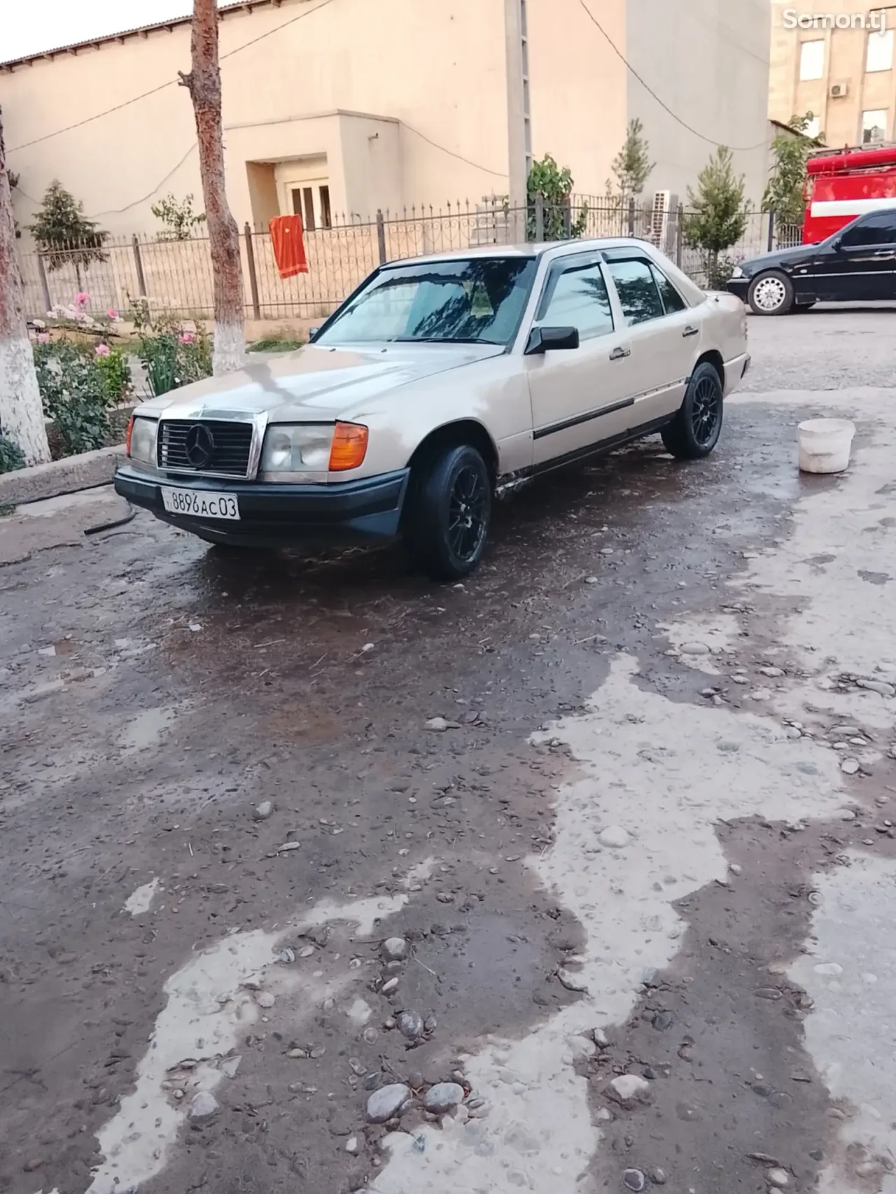 Mercedes-Benz W124 1986 · 2.0 MT