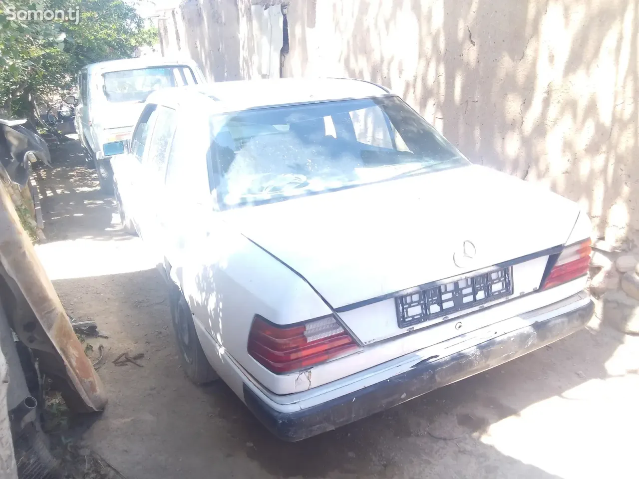 Mercedes-Benz W124 1985 · 1.8 MT
