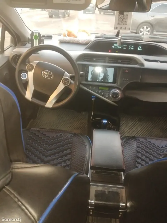 Toyota Aqua 2015 · 1.5 AT