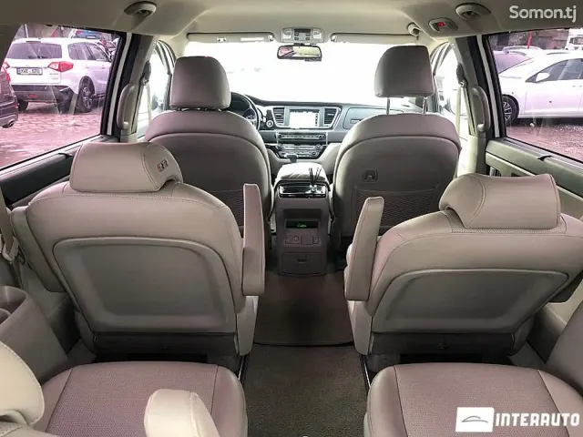 Kia Carnival 2019 · 2.2 AT